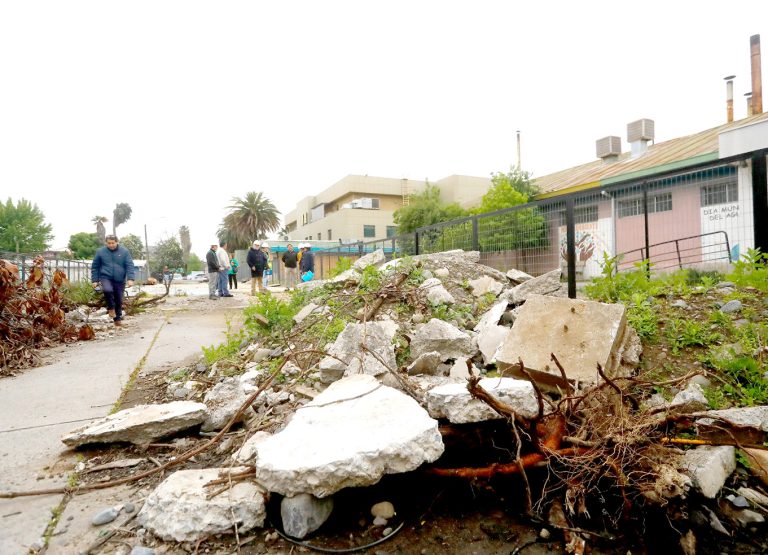 Autoridades y vecinos valoran pronta apertura de calle Membrillar