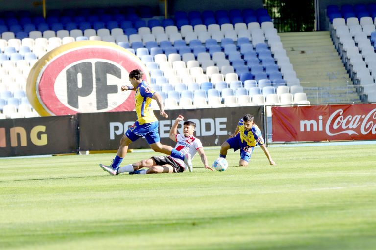Dos tiros libres dejaron a Curicó Unido en cero