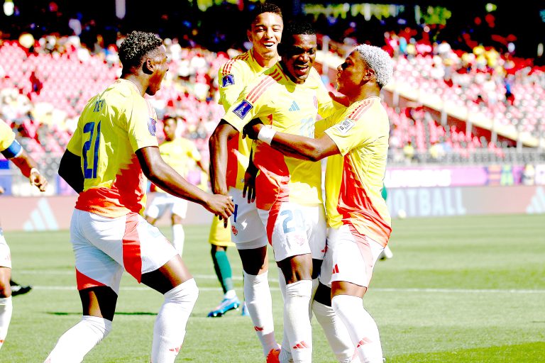 ¡Sí, sí! Colombia juega a gran nivel, vence a  Sudáfrica 3-1 y se mete en cuartos de final