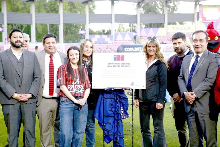Con solemne y emotiva ceremonia el  Fiscal de Talca pasó a llamarse Estadio Bicentenario “Iván Azócar Bernales”