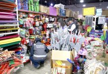 Locales céntricos recibieron sumario por no tener bien rotulados productos de Halloween