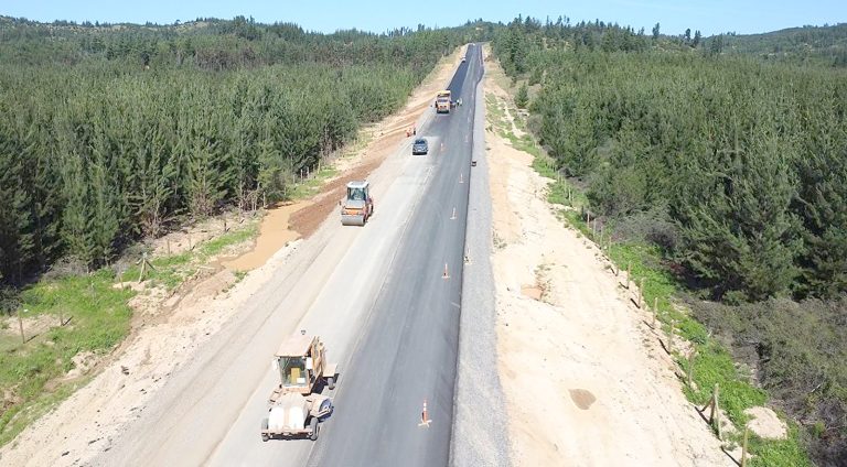 A paso firme avance pavimentación  que conectará tres comunas costeras