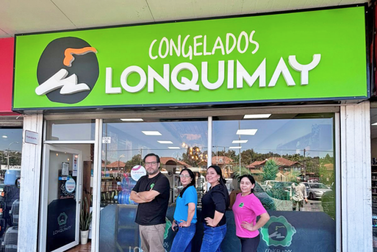 Colaboradores del Strip Center El Boldo, en Curicó, siempre dispuestos a brindar la mejor atención a sus visitantes.