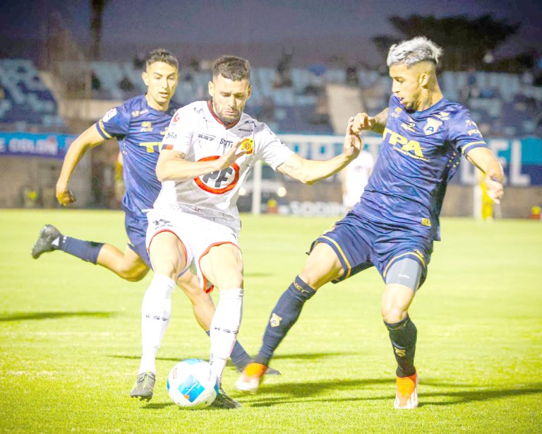 Rangers sale a dar el primer golpe a San Marcos de Arica