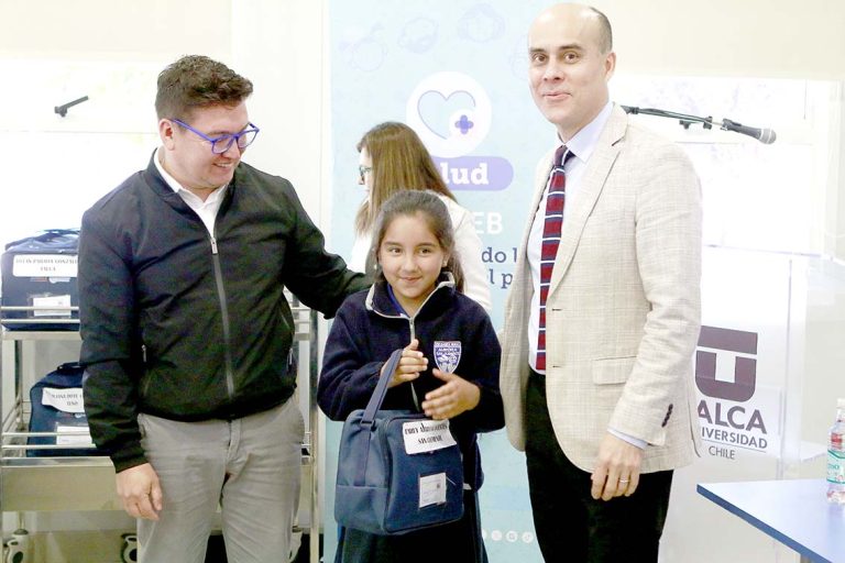 Junaeb entregó ayudas técnicas auditivas a estudiantes de diversas comunas del Maule