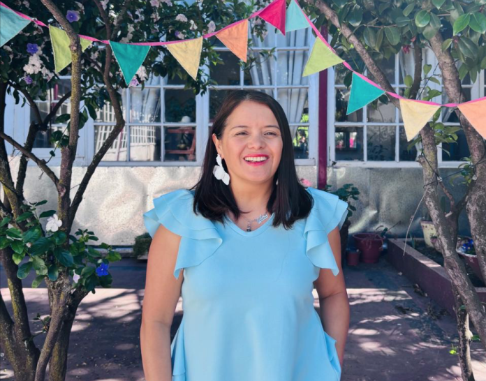 “Usanza” es la Pyme de “Glo” Hernández, la que funciona en el centro cultural Vibra Mov de la ciudad de Curicó. “Usanza” es la Pyme de “Glo” Hernández, la que funciona en el centro cultural Vibra Mov de la ciudad de Curicó.