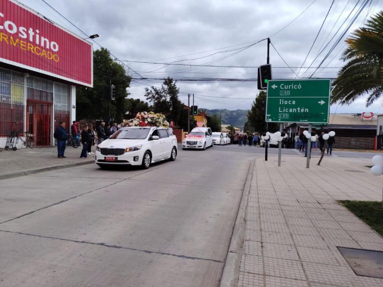 Multitudinaria despedida de víctimas que fallecieron en accidente de tránsito