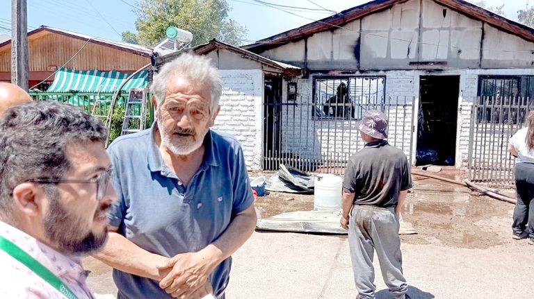 Incendio arrasó con dos casas: una de ellas de un conocido comunicador radial