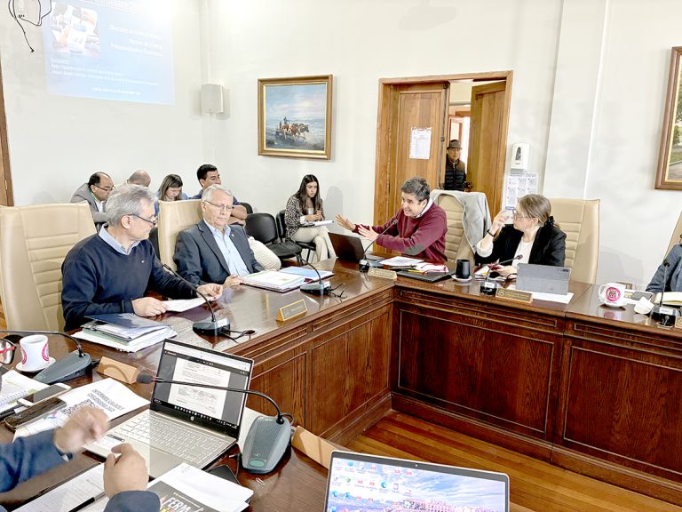 Recalcan que déficit del municipio de Curicó supera los cinco mil millones de pesos