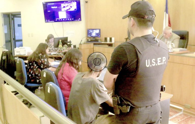 Carabineros detuvo a  sujeto que fue sorprendido prendiendo pasto seco  con un encendedor