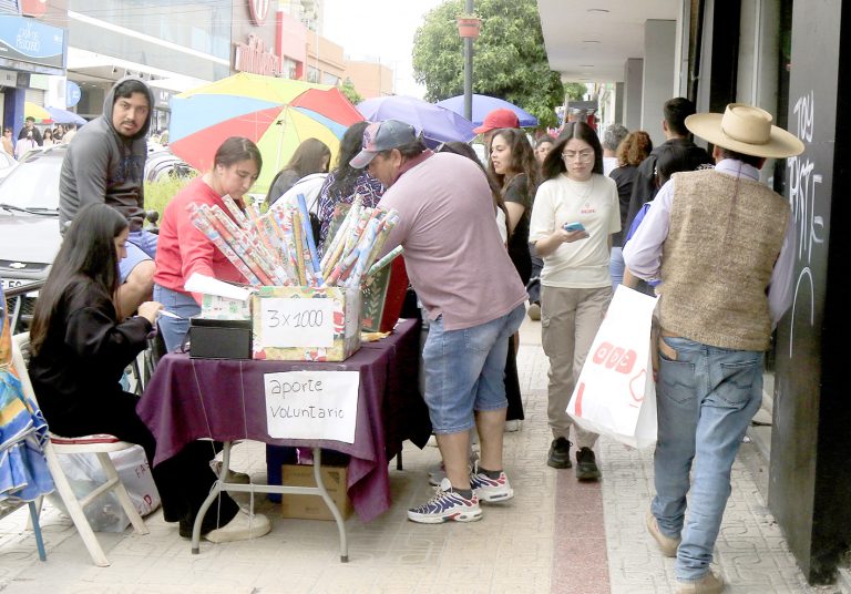 Talquinos en masa colmaron el centro en el último fin de semana previo a la Navidad