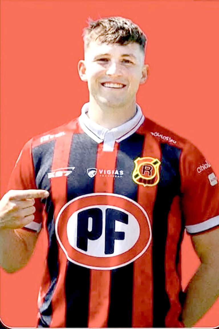 Manuel Vicuña llega a sumarse a la ofensiva rojinegra