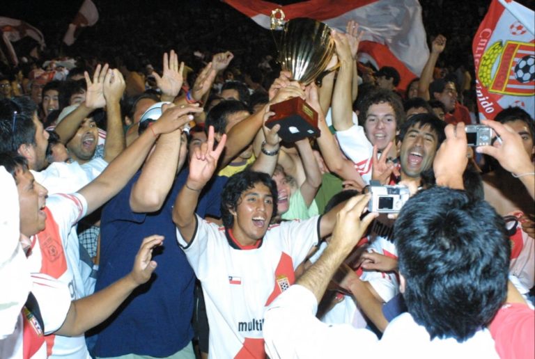 Fiesta total en el  Día Mundial del  Hincha Curicano