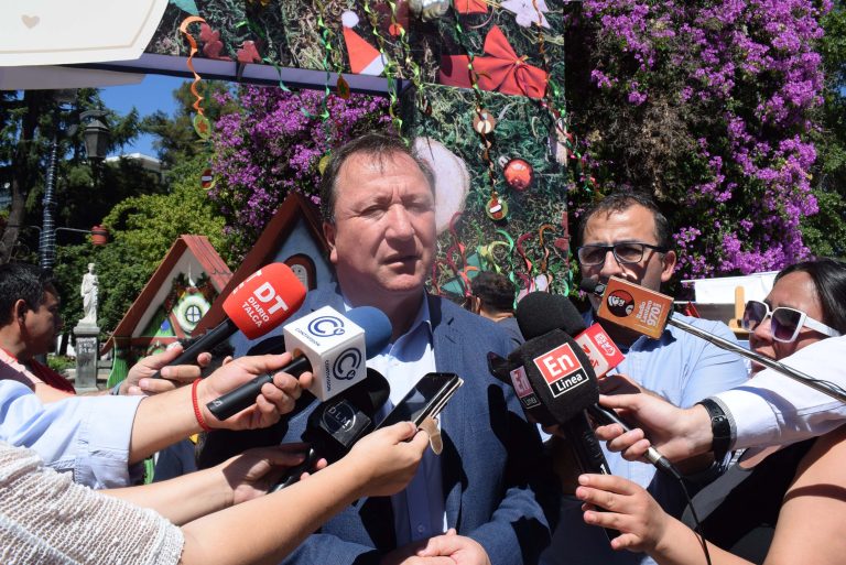 Talca contará con más de 25 ferias navideñas y diversas actividades en Plaza de Armas