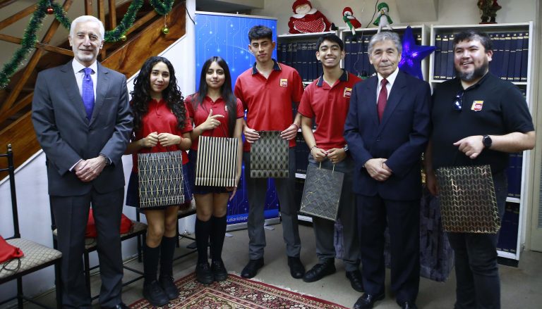 Jóvenes de colegio  San ignacio de talca recibieron galardones como vencedores  De xvii versión de olimpiadas  De actualidad