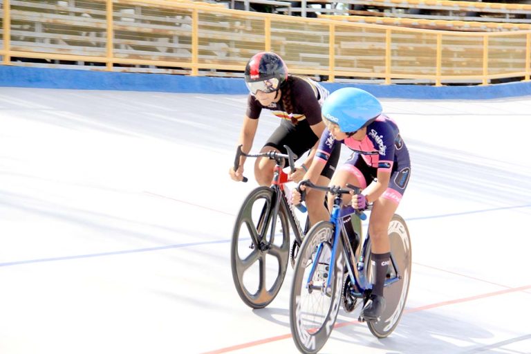 Ciclistas menores y máster animan  Torneo Nacional de Ciclismo en Pista