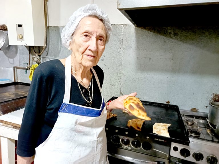 Donde Juanita Véliz: Un encuentro con la gastronomía  tradicional y con la sabrosa empanada curicana