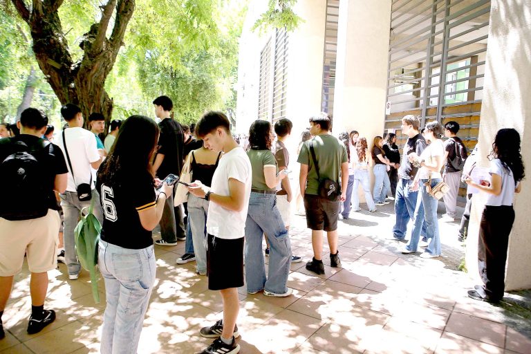 18.724 inscritos para rendir PAES en el Maule reconocieron ayer sus salas e iniciaron su proceso en 49 locales de rendición