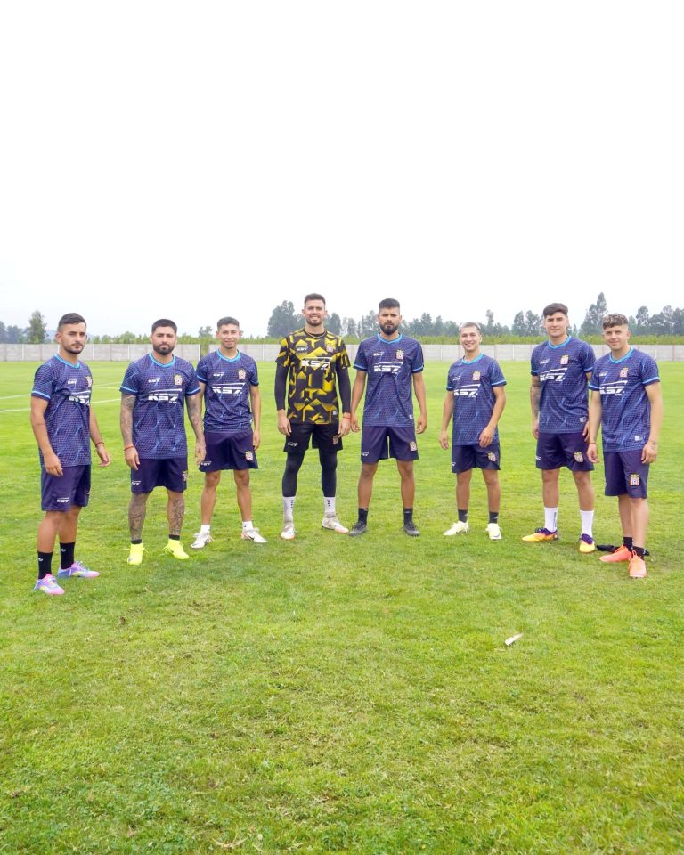 El plantel oficial de Curicó Unido comenzó sus prácticas