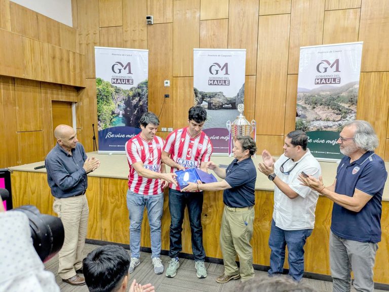 Gobierno Regional entrega reconocimiento al Club de Voleibol Linares tras coronarse campeón de la Liga A1