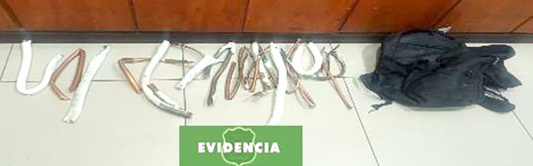 Detienen a sujeto por sustraer cañerías de cobre de aires acondicionados de escuela