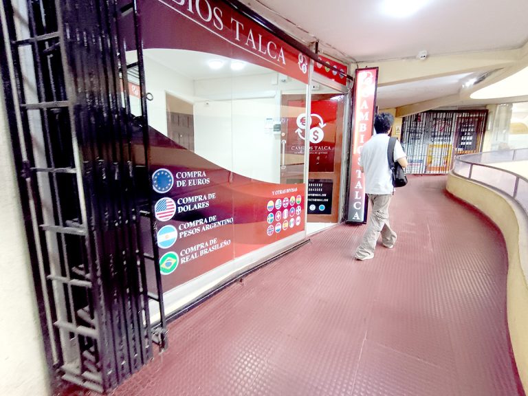 Académicos aseguran que aumento de valor del cobre y estabilidad política del país inciden en baja del precio del dólar