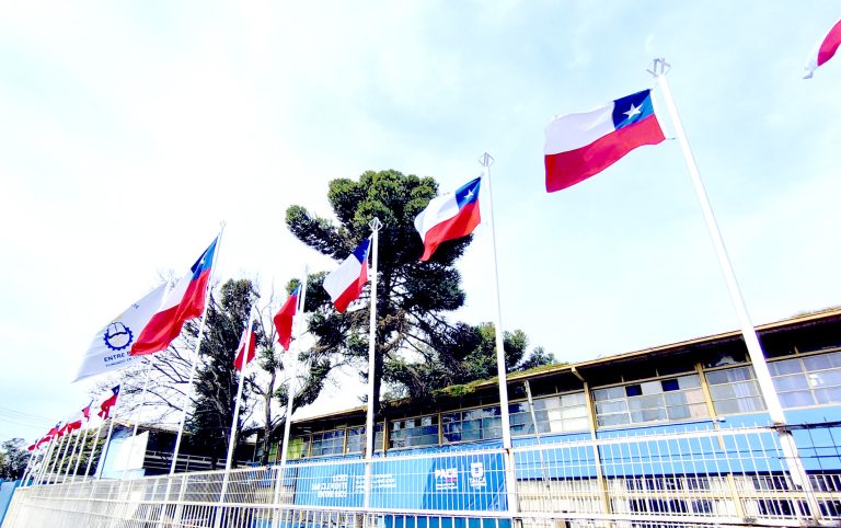 Estudiantes de Liceo Entre Ríos de San Clemente postularon a universidades al límite del plazo por grave error de establecimiento