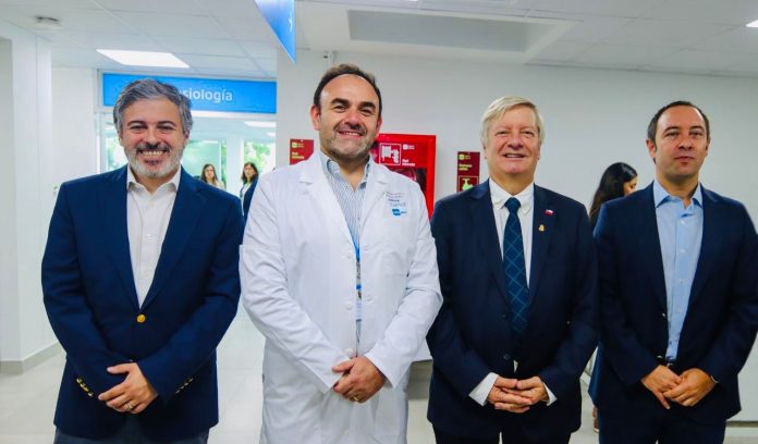 Ángel Vargas, gerente general corporativo de Achs Salud; Gonzalo García, director de la Clínica Curicó; George Bordachar, alcalde de Curicó; Juan Ignacio Zerené, gerente general de la Clínica Curicó Achs Salud. Ángel Vargas, gerente general corporativo de Achs Salud; Gonzalo García, director de la Clínica Curicó; George Bordachar, alcalde de Curicó; Juan Ignacio Zerené, gerente general de la Clínica Curicó Achs Salud.