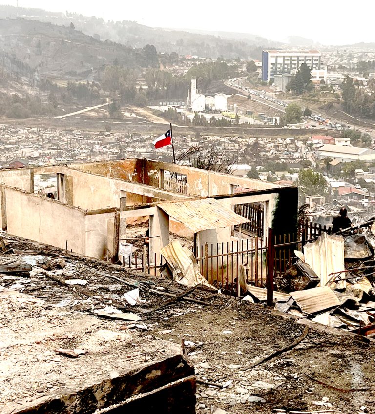 Funcionarios del Municipio curicano viajaron para ayudar a víctimas de incendios forestales