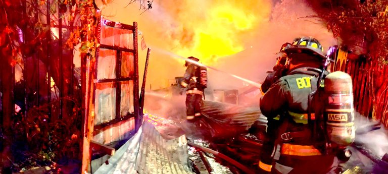 Ocho damnificados dejó incendio en Sarmiento