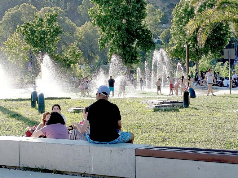 Parque Río Claro:  panorama familiar como escape del calor para este verano entre mote con  huesillo y churros