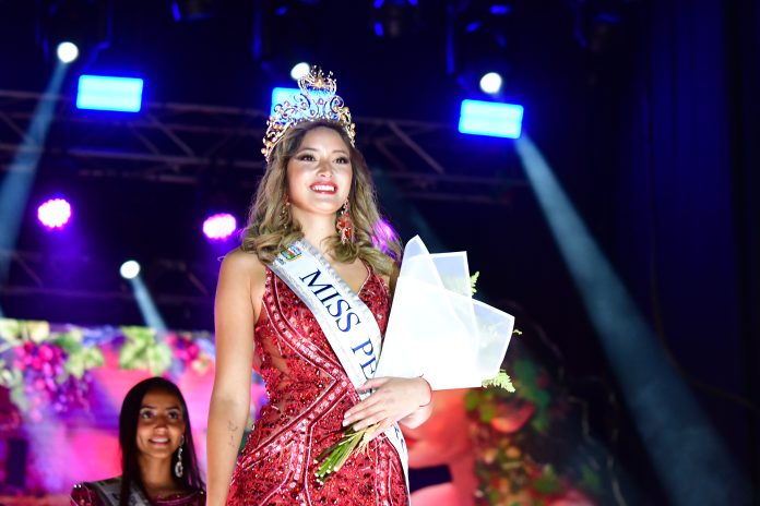 Mahasem Bijit, de 20 años, es la joven que ganó la trigésima séptima versión del Miss Pelarco 2026, que además de ser la embajadora de la comuna y trabajar con el municipio, deberá representar al Maule y a su comuna en el Miss Earth 2027.