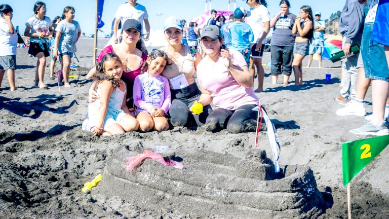 Con gran marco de público se desarrolló el XIX Concurso de Castillos de  Arena en Playa Las Termópilas