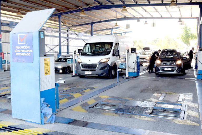 En el verano se incrementa atención en plantas de revisión técnica: diariamente se inspeccionan más de 250 vehículos