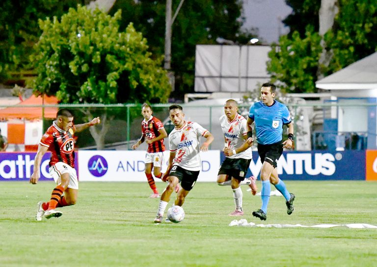 Con gol de Claudio Servetti elenco piducano se quedó con el triunfo
